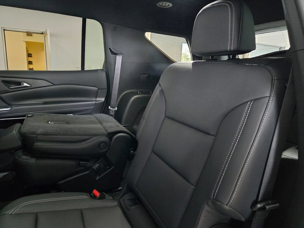 2027 Chevrolet Traverse LT - Photo 18