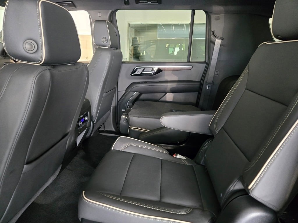 2025 CHEVROLET SUBURBAN - Image 18