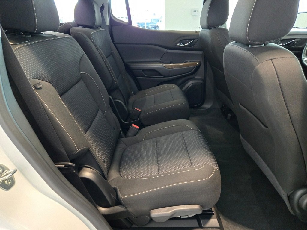 2023 GMC ACADIA - Image 9