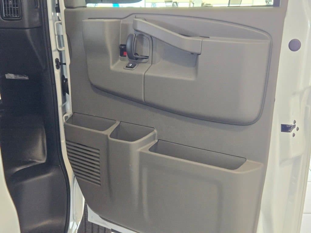 2026 Chevrolet Express Cargo Work Van - Photo 4