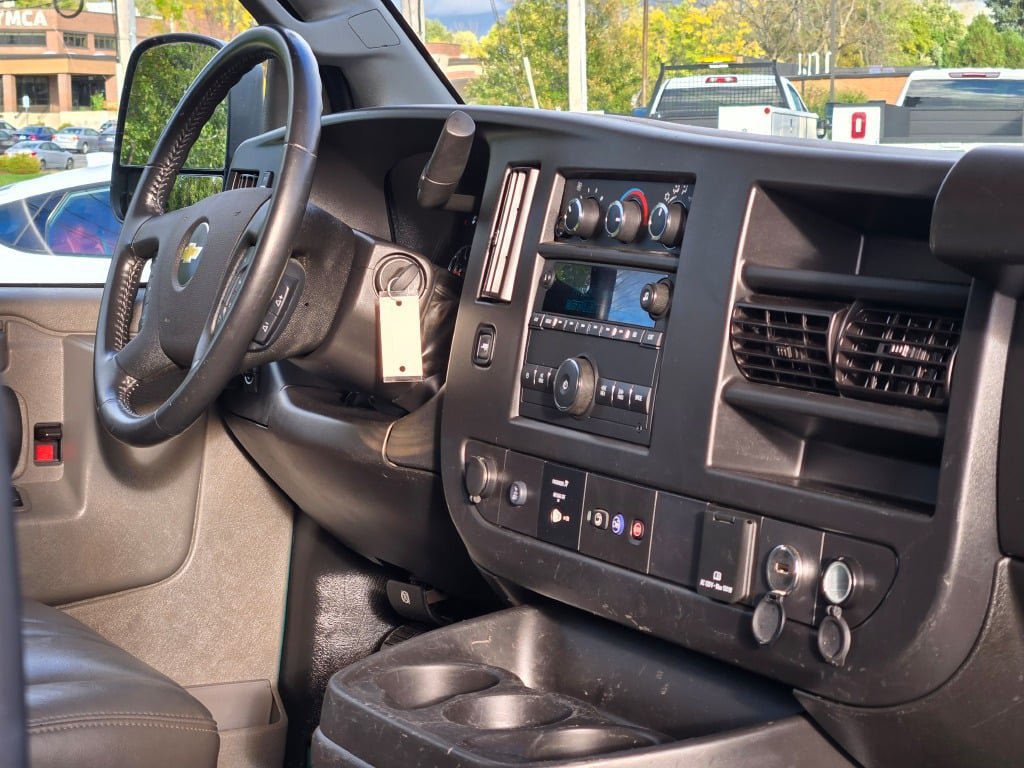 2023 Chevrolet Express Cargo Work Van - Photo 7