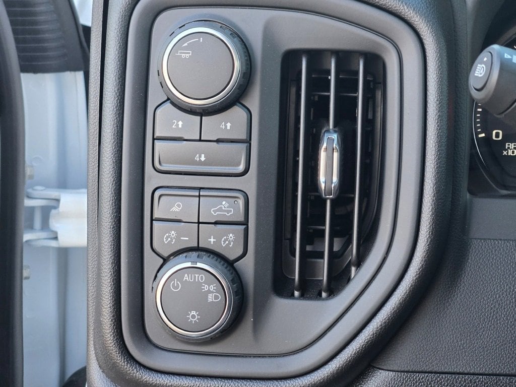 2026 CHEVROLET SILVERADO HD - Image 25