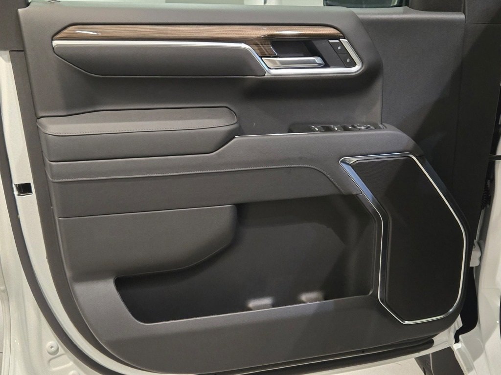 2026 CHEVROLET SILVERADO - Image 17