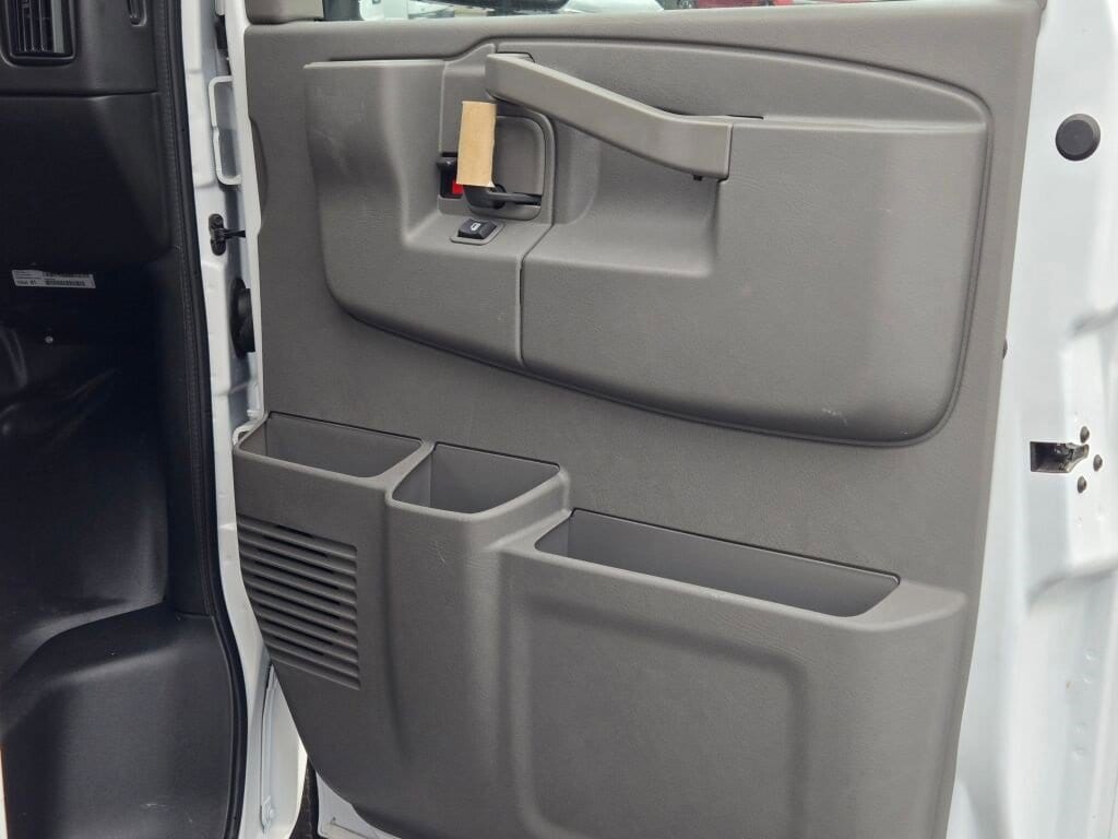 2025 CHEVROLET EXPRESS - Image 4