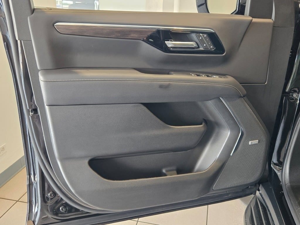 2025 CHEVROLET SUBURBAN - Image 21