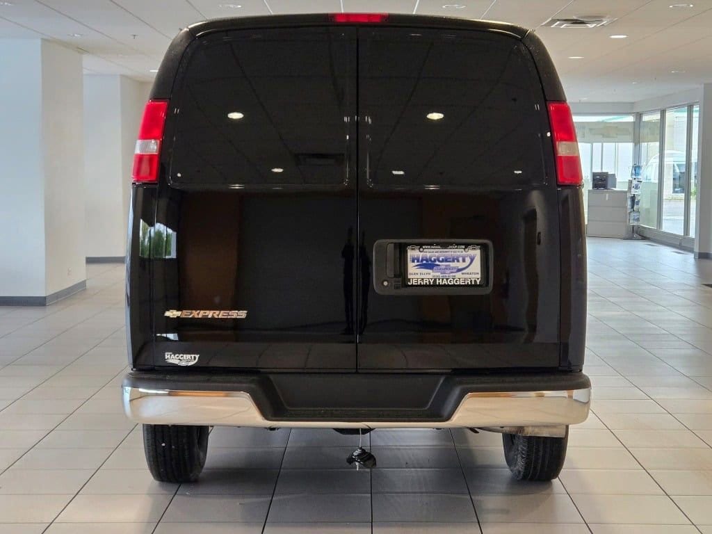 2026 Chevrolet Express Cargo Work Van - Photo 9