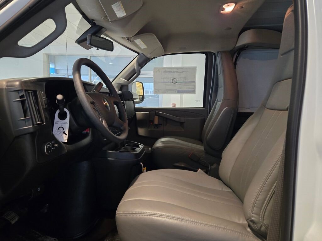 2025 CHEVROLET EXPRESS - Image 13