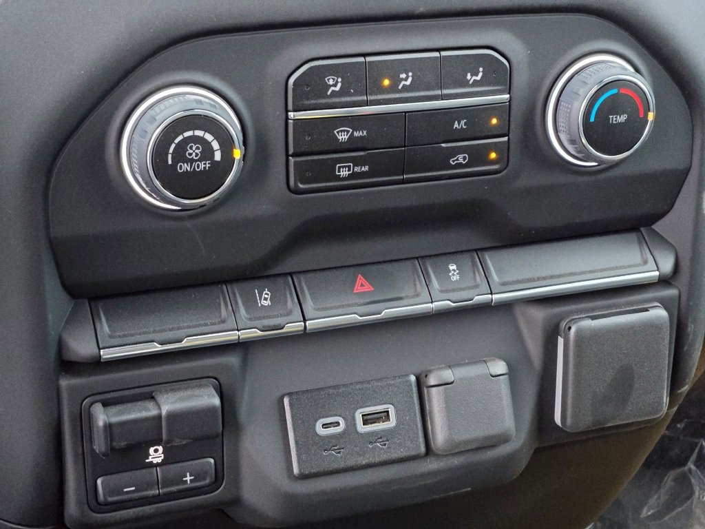 2025 CHEVROLET SILVERADO HD - Image 18