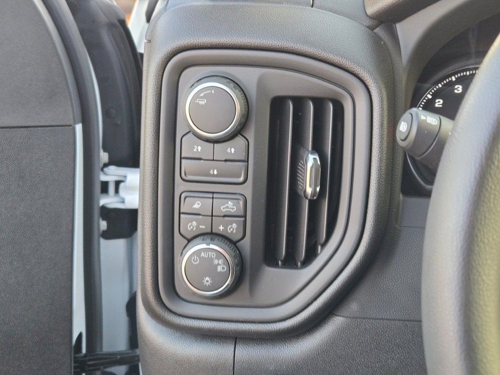 2025 CHEVROLET SILVERADO HD - Image 29