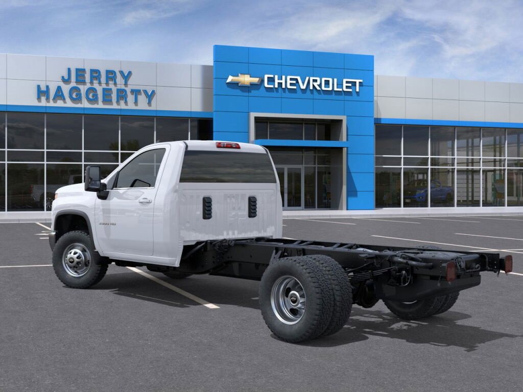 2025 Chevrolet Silverado 3500HD Work Truck photo 2