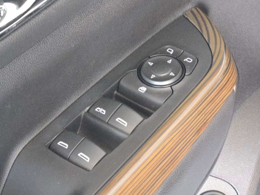 2023 GMC ACADIA - Image 21