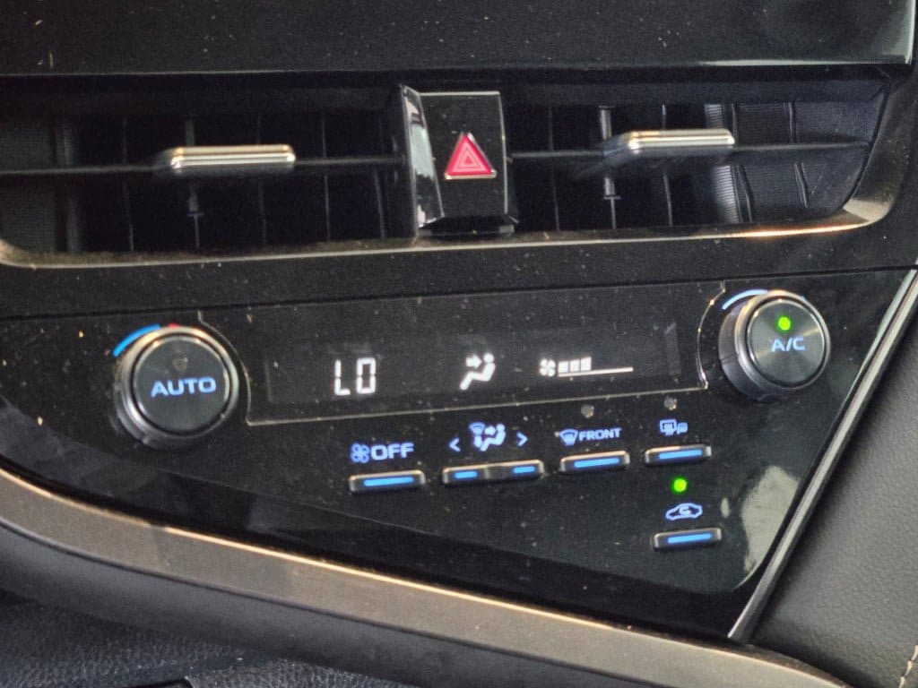 2024 Toyota Camry SE - Photo 24