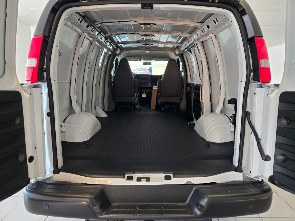 2025 CHEVROLET EXPRESS - Image 10
