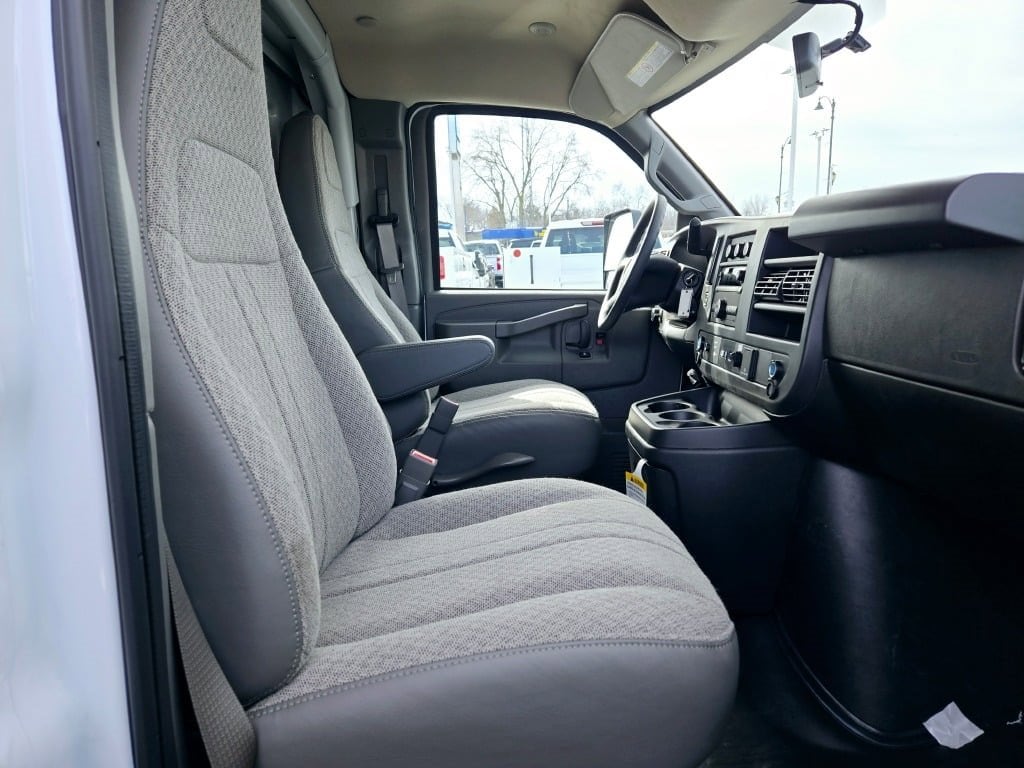 2024 CHEVROLET EXPRESS - Image 4