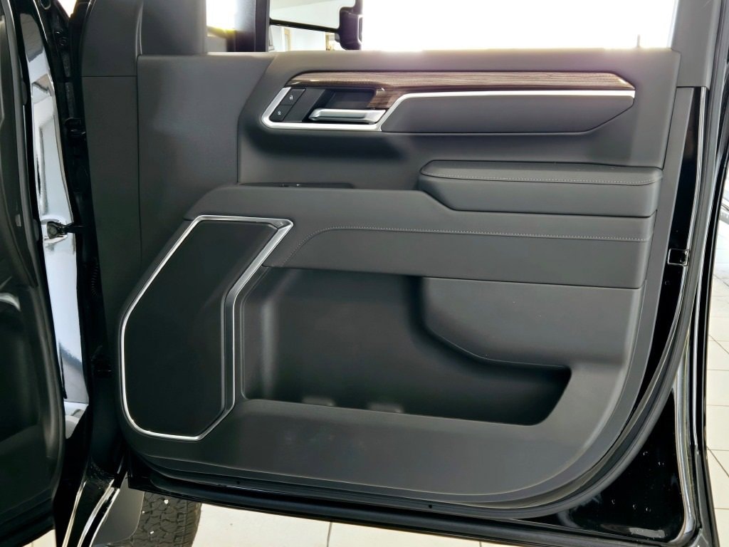 2025 CHEVROLET SILVERADO HD - Image 4