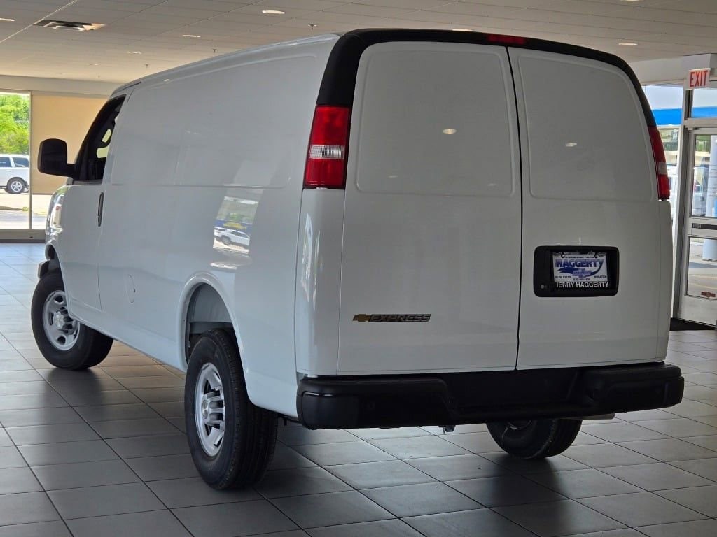 2026 Chevrolet Express Cargo Work Van - Photo 11