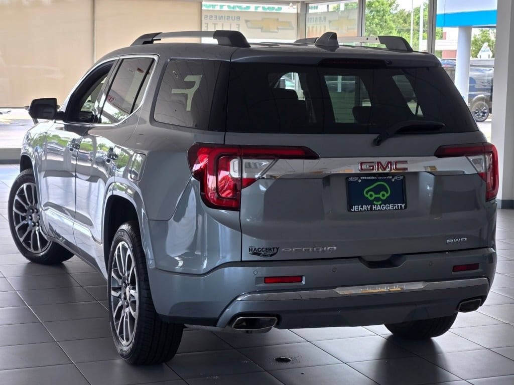 2023 GMC Acadia Denali - Photo 16