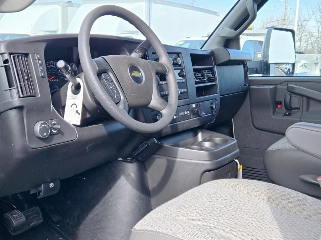 2024 CHEVROLET EXPRESS - Image 16