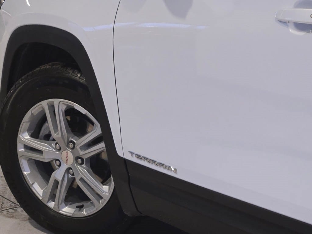 2023 GMC TERRAIN - Image 15