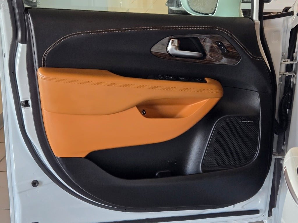 2021 CHRYSLER PACIFICA - Image 22