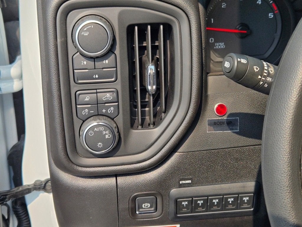 2025 CHEVROLET SILVERADO HD - Image 18