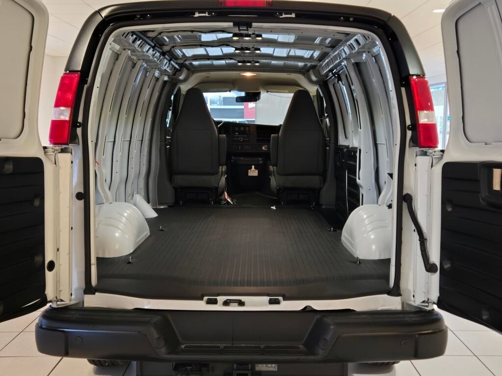 2025 Chevrolet Express Cargo Work Van - Photo 10