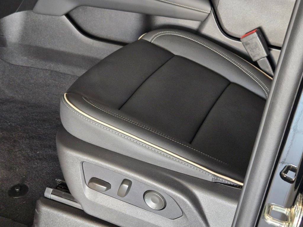 2025 CHEVROLET SUBURBAN - Image 24