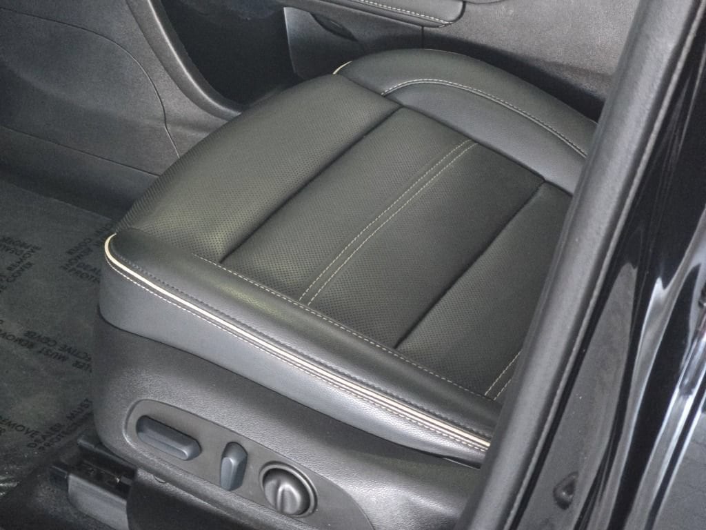 2023 GMC Acadia Denali - Photo 24