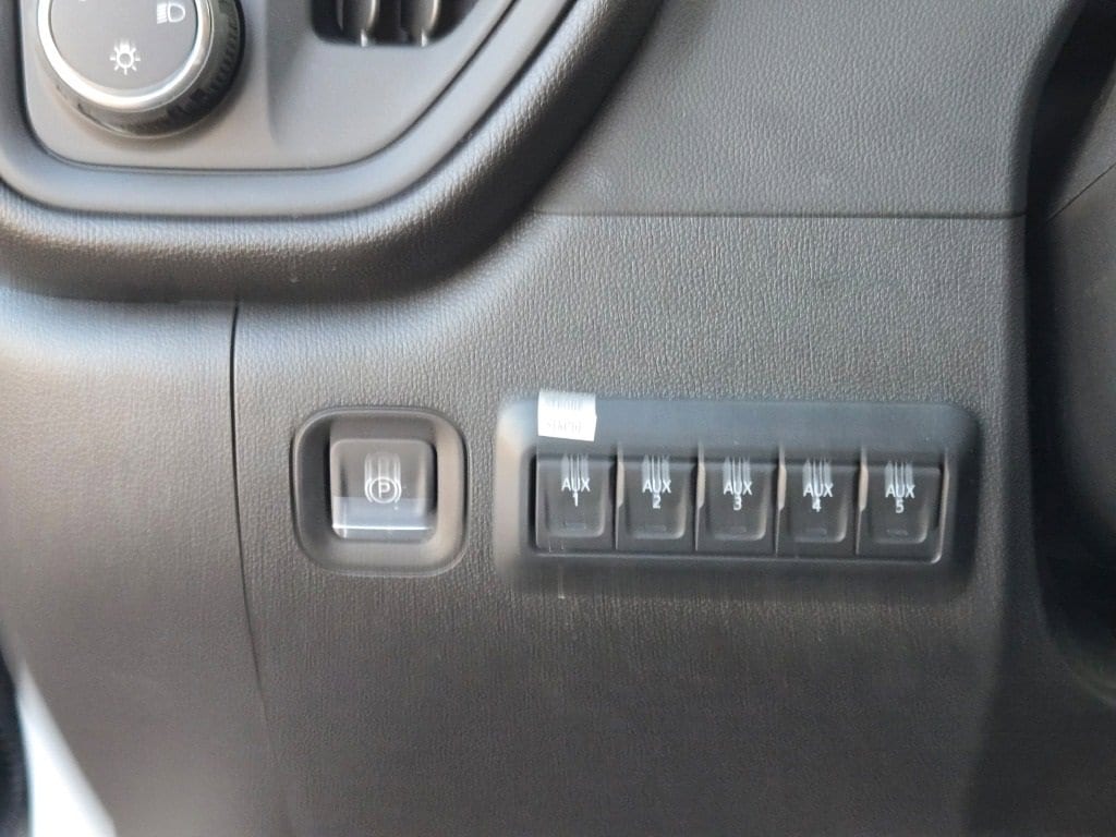 2025 CHEVROLET SILVERADO HD - Image 30