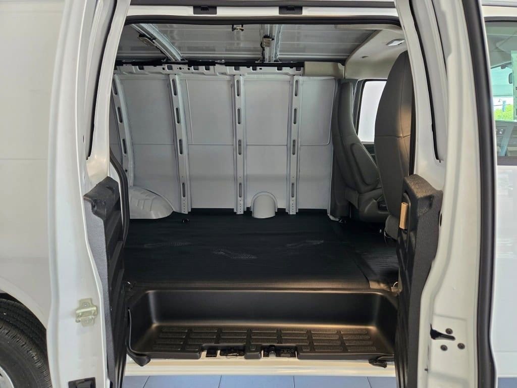 2026 Chevrolet Express Cargo Work Van - Photo 7