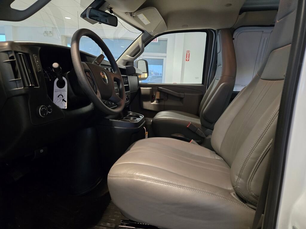 2025 Chevrolet Express Cargo Work Van - Photo 14