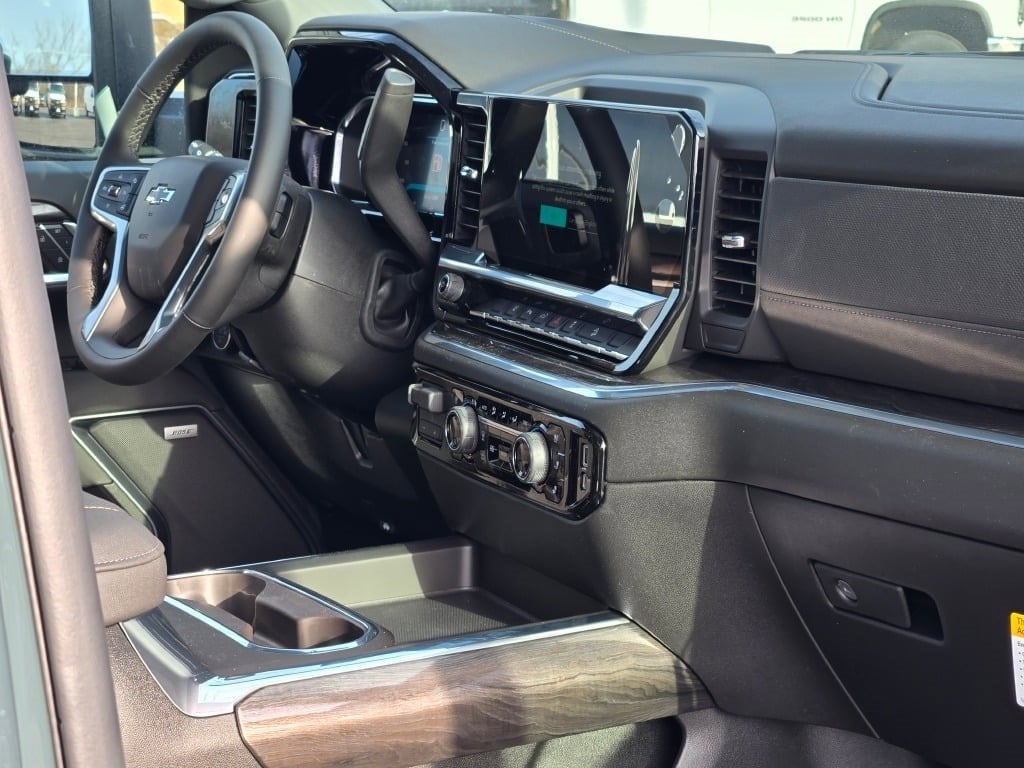 2026 CHEVROLET SILVERADO HD - Image 8
