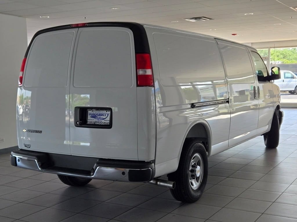 2026 Chevrolet Express Cargo Work Van - Photo 9