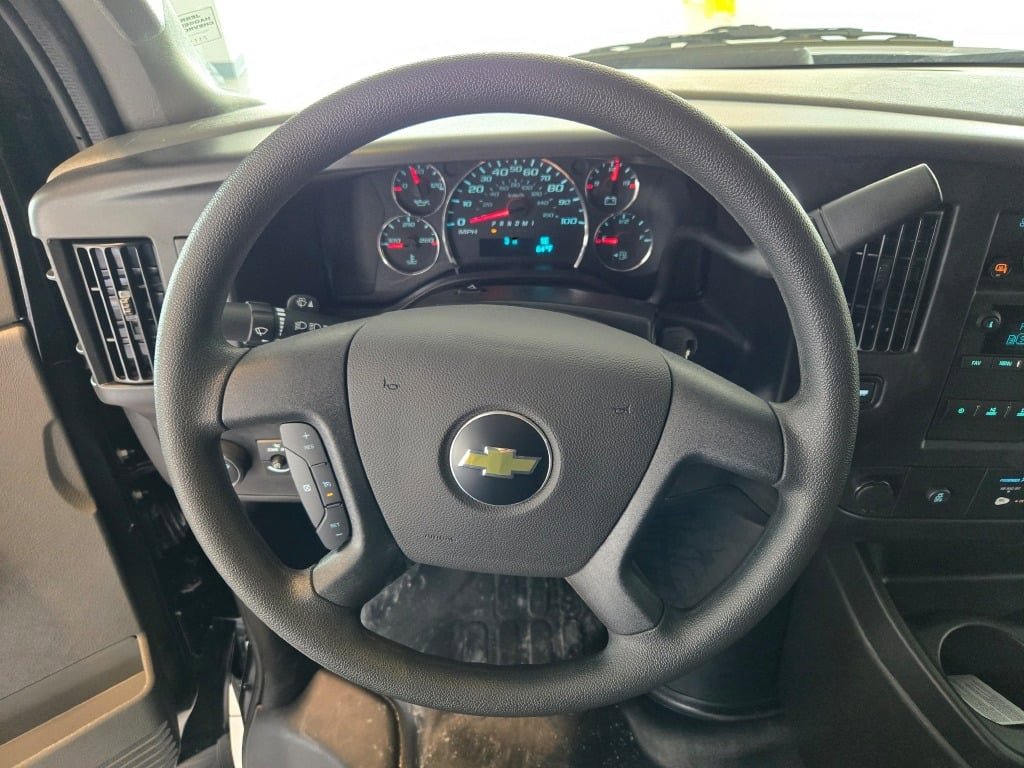 2025 CHEVROLET EXPRESS - Image 22