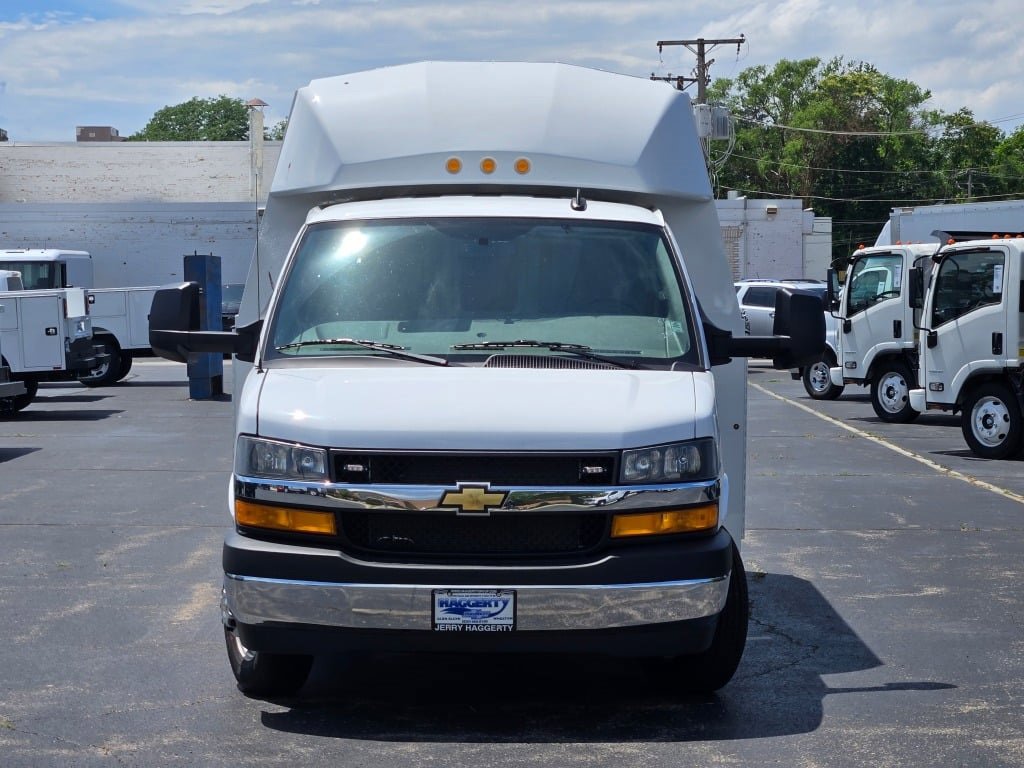 2024 CHEVROLET EXPRESS - Image 2