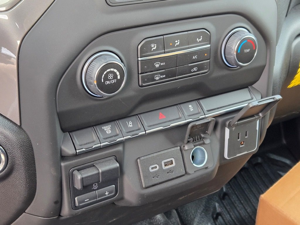 2025 CHEVROLET SILVERADO HD - Image 17