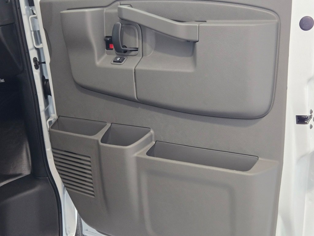 2025 CHEVROLET EXPRESS - Image 4