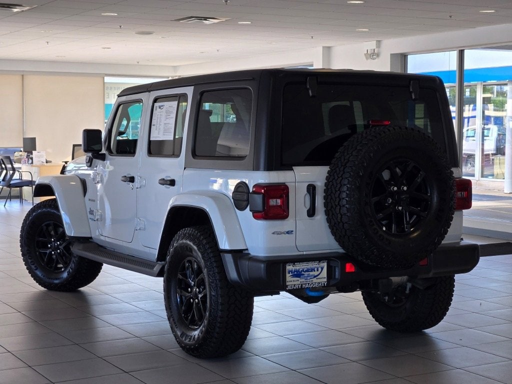 2022 JEEP WRANGLER - Image 11