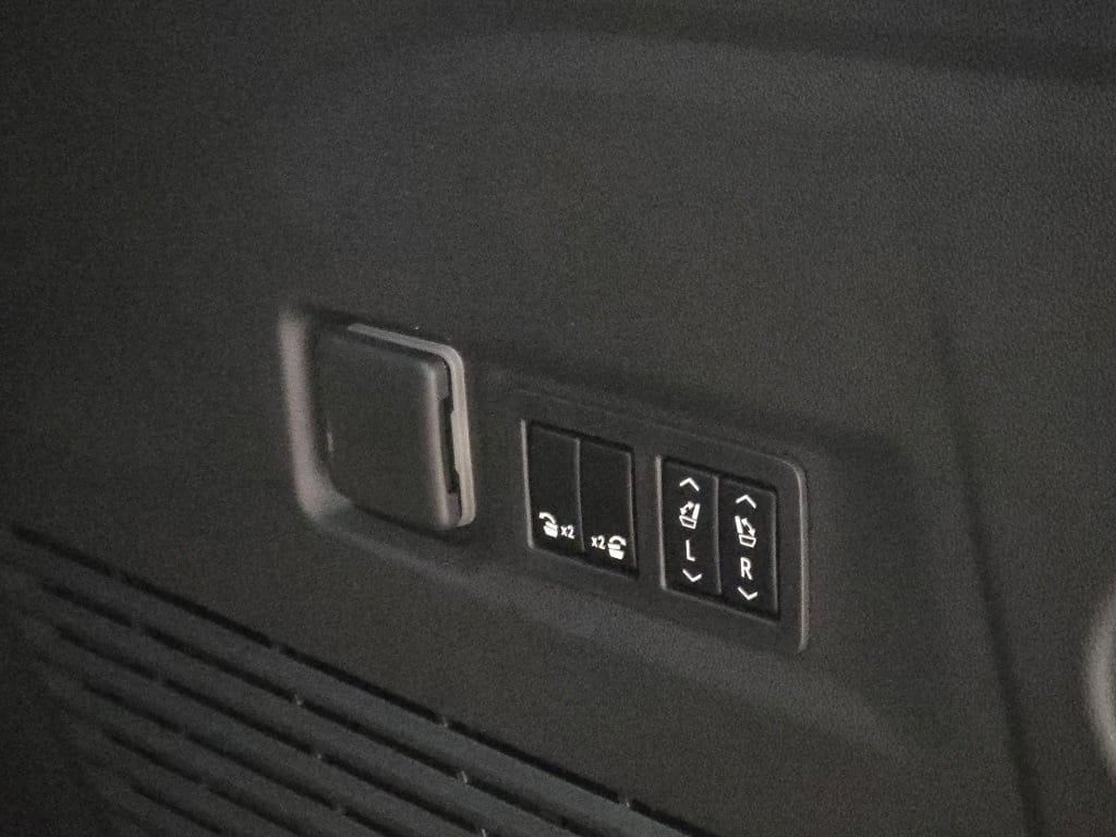 2026 Chevrolet Suburban Z71 - Photo 15