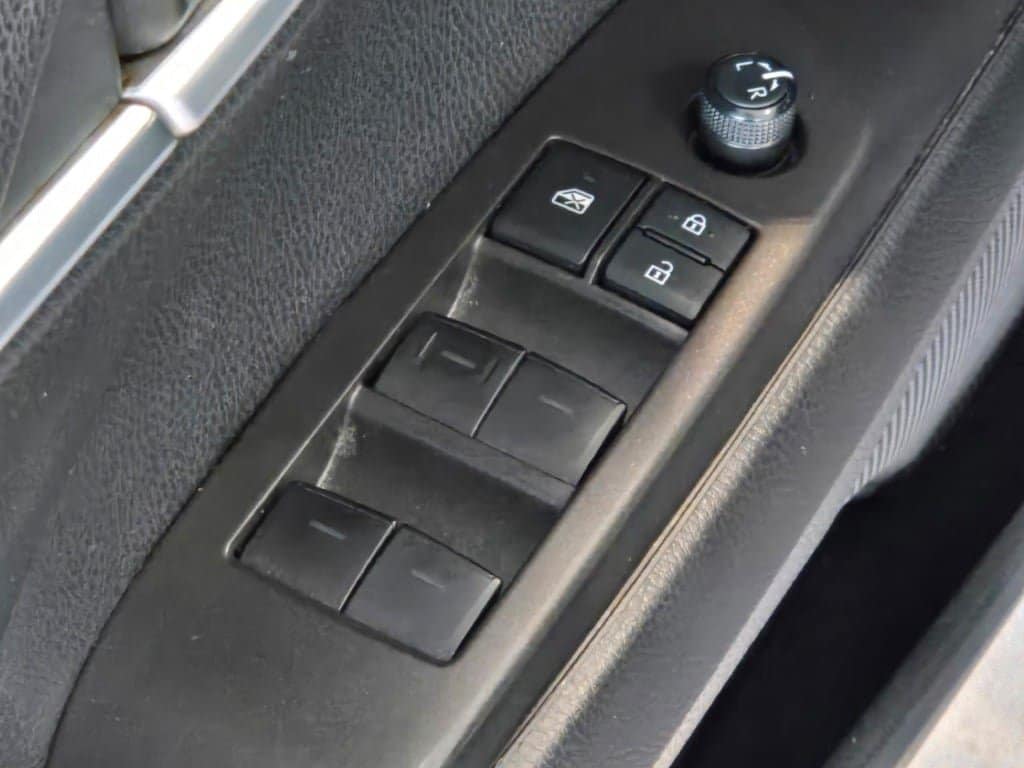 2024 Toyota Camry SE - Photo 18