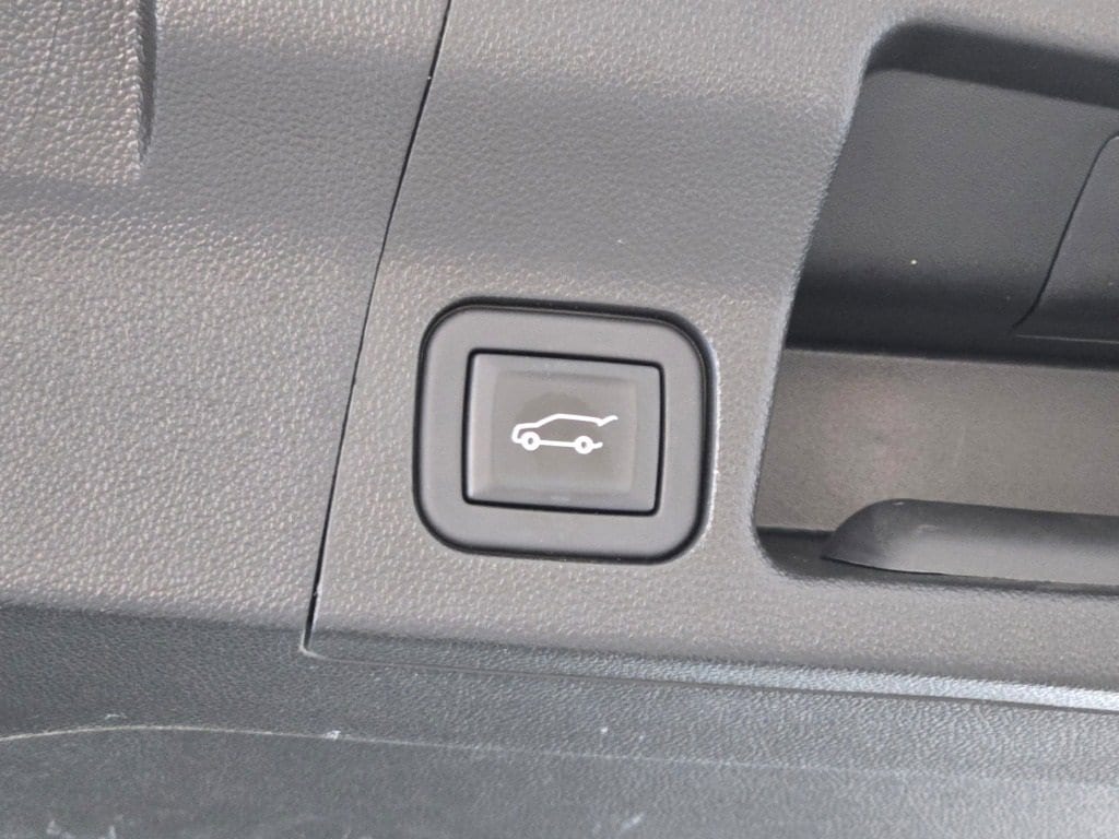 2023 GMC ACADIA - Image 14