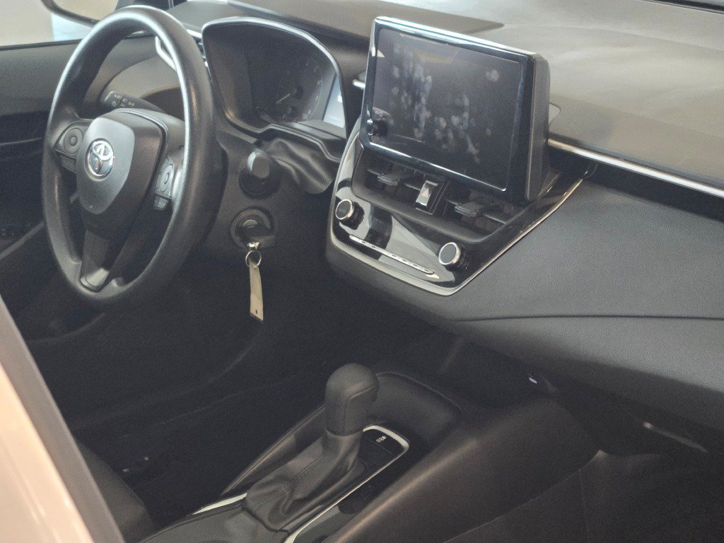 2025 Toyota Corolla LE - Photo 6