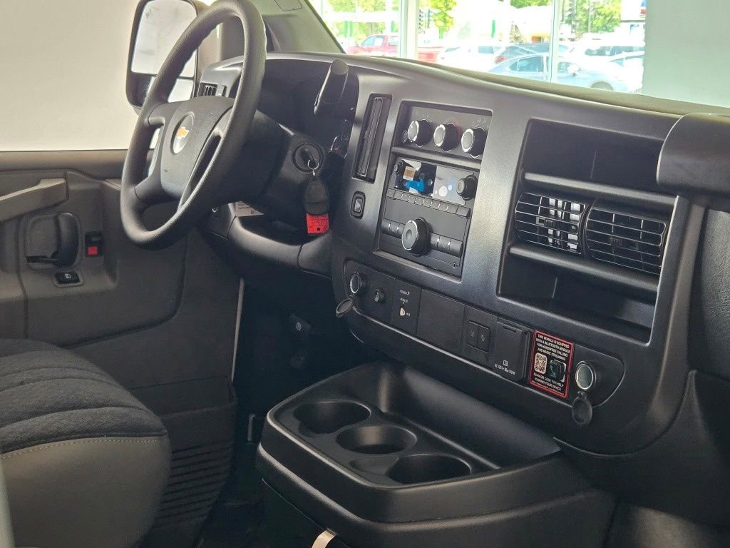2026 Chevrolet Express Cargo Work Van - Photo 6