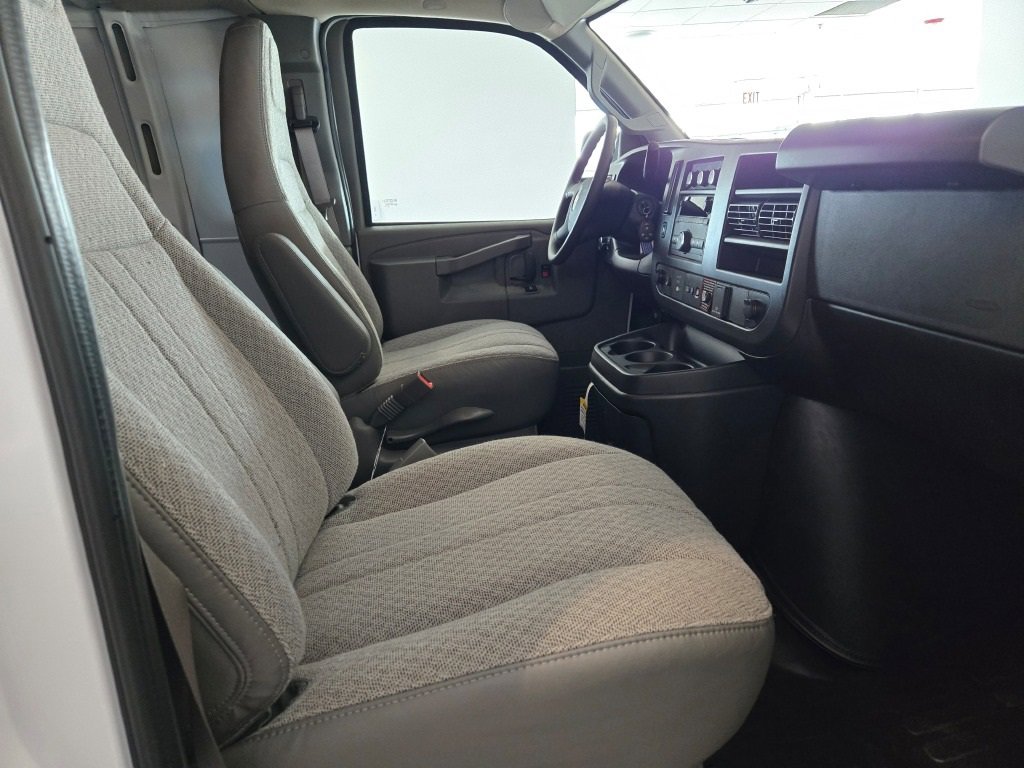 2025 CHEVROLET EXPRESS - Image 5