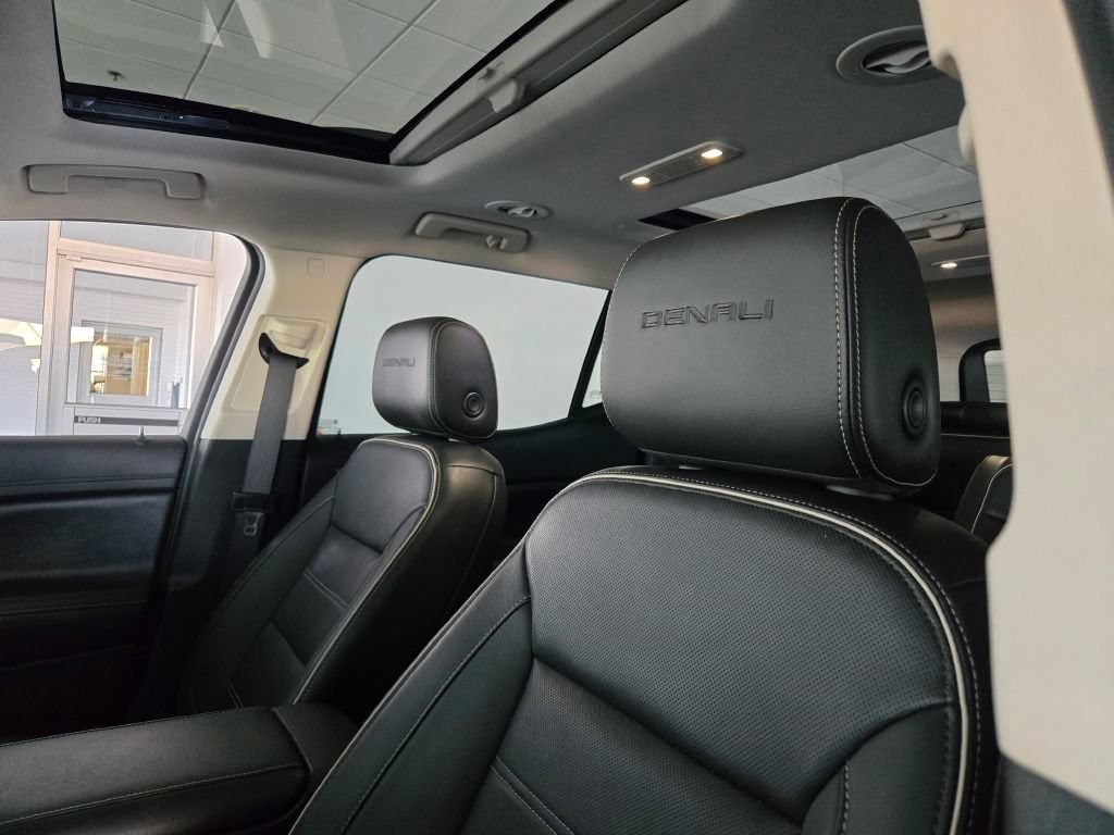 2023 GMC Acadia Denali - Photo 26