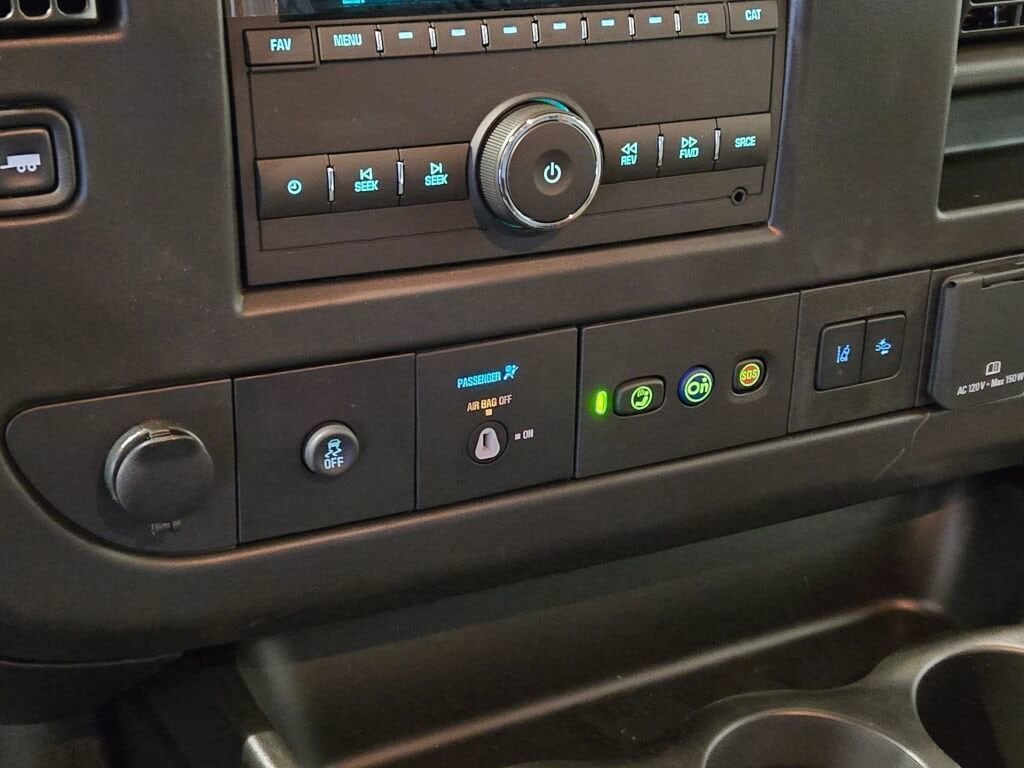 2025 Chevrolet Express Cargo Work Van - Photo 17
