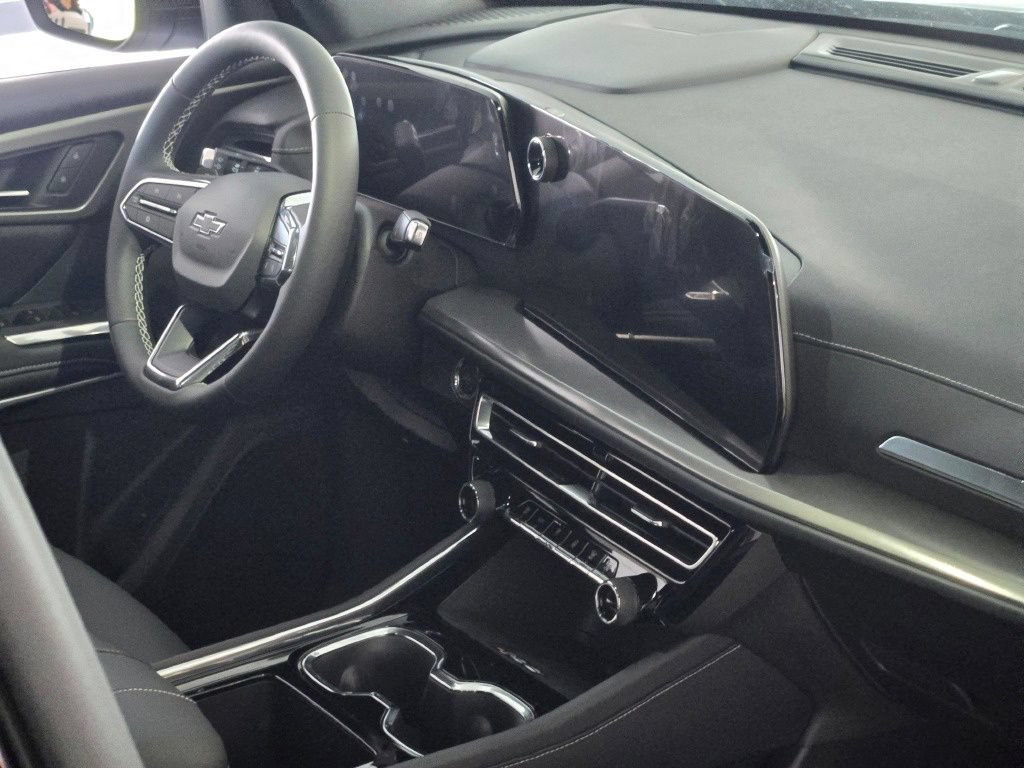 2027 Chevrolet Traverse LT - Photo 7