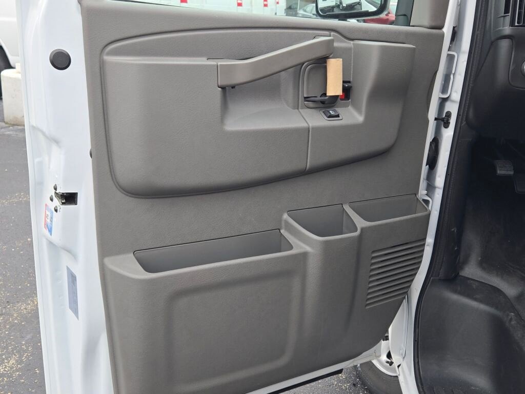 2025 CHEVROLET EXPRESS - Image 15