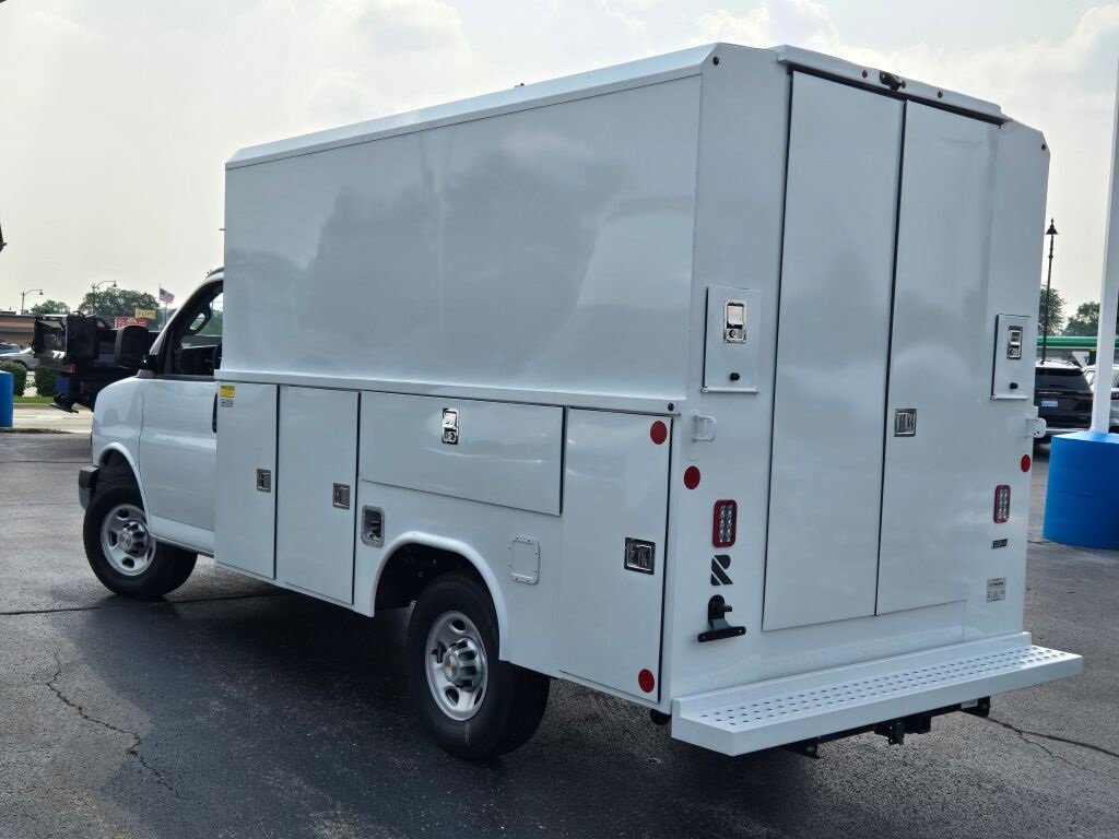 2025 CHEVROLET EXPRESS - Image 13