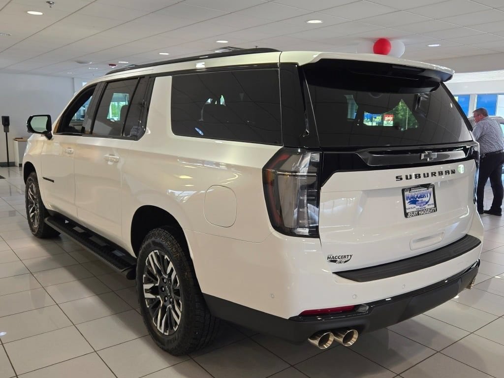 2026 Chevrolet Suburban Z71 - Photo 16